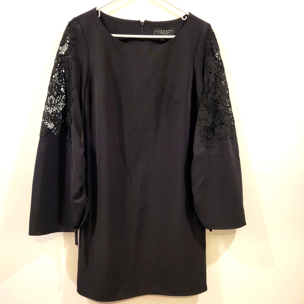 Laundry by Shelli Segal black cinch sleeve crochet